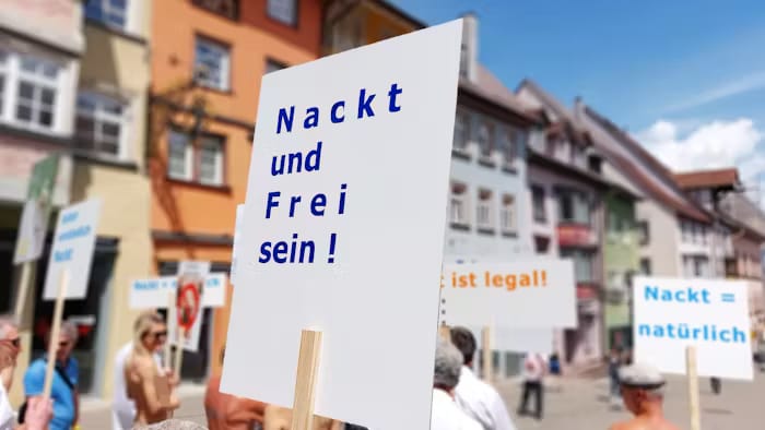 Demo-Nacktwanderung Freiburg 2026 | Symbolbild